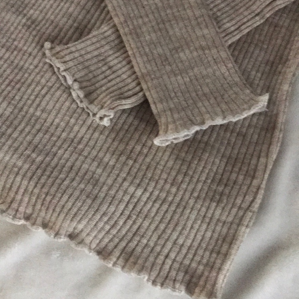 Small oatmeal colored shirt with white frays